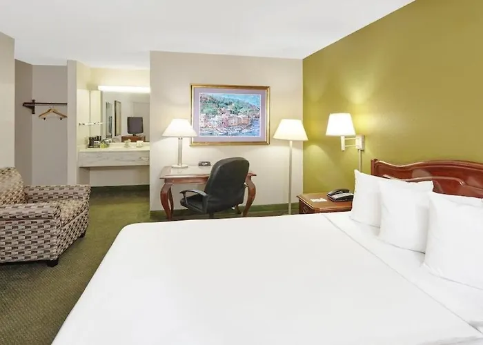 Chicago Lake Shore Hotel