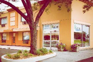 Shore Hotel