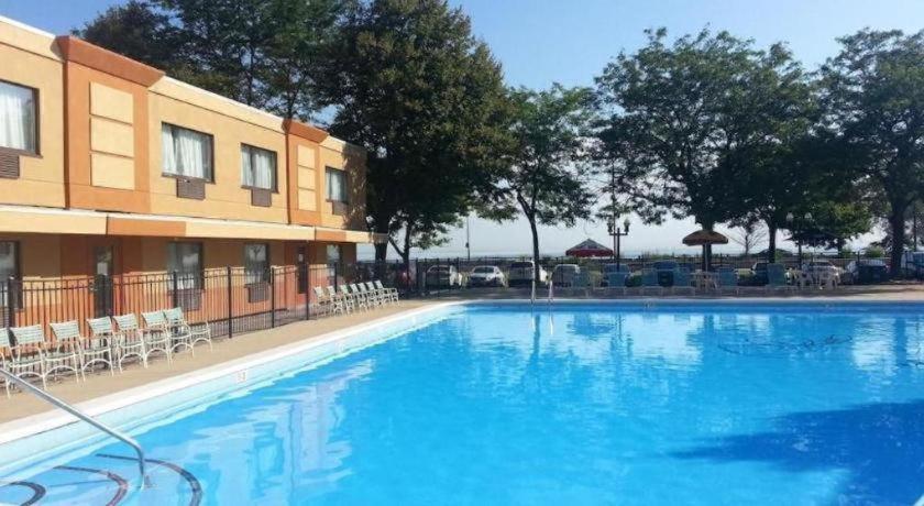 Shore Hotel 3*