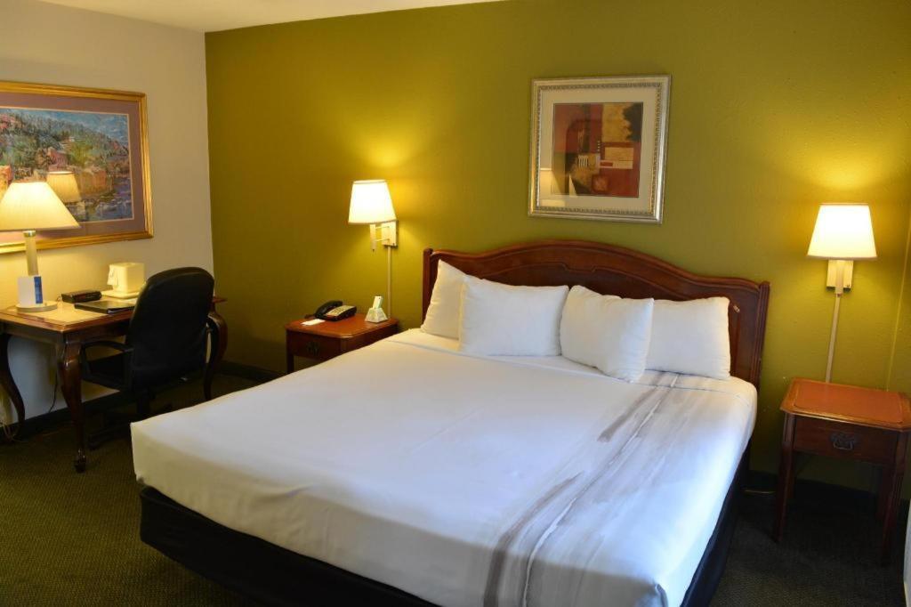 Shore Hotel 3*