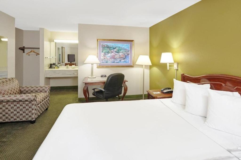 Shore Hotel Chicago